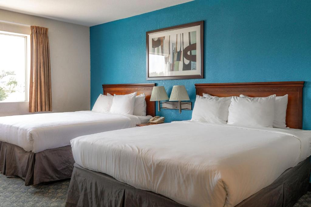Castle Rock Resort & Waterpark